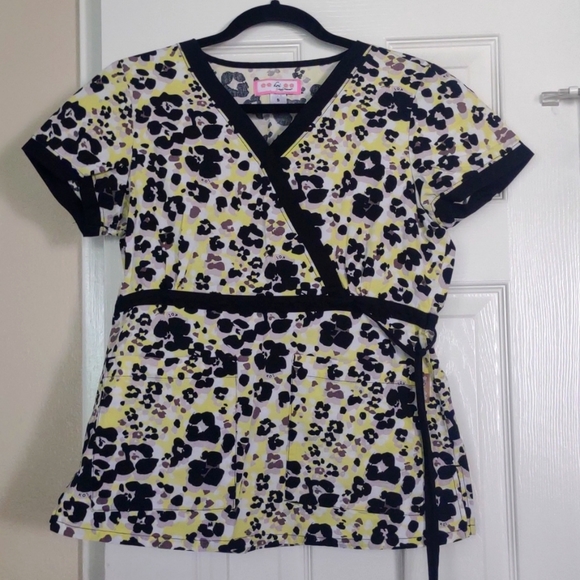 koi Tops - Koi scrub top